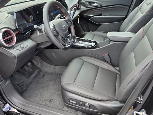 New 2026 Chevrolet Trax RS w/ Sunroof Package FWD image 5