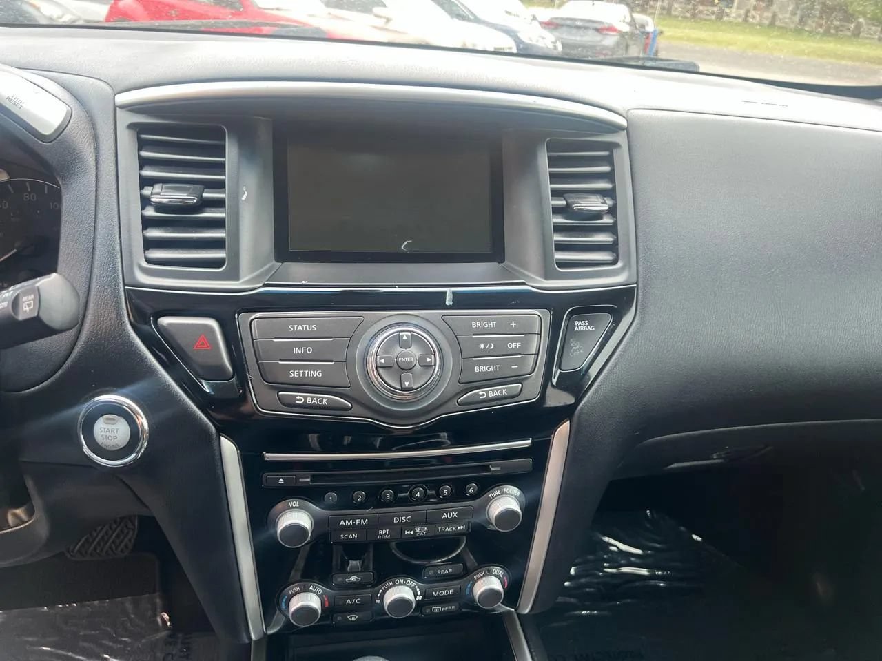 Used 2015 Nissan Pathfinder SV FWD image 15