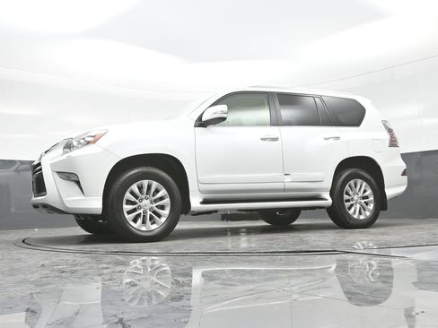 Used 2016 Lexus GX 460 w/ Premium Package AWD/4WD image 29