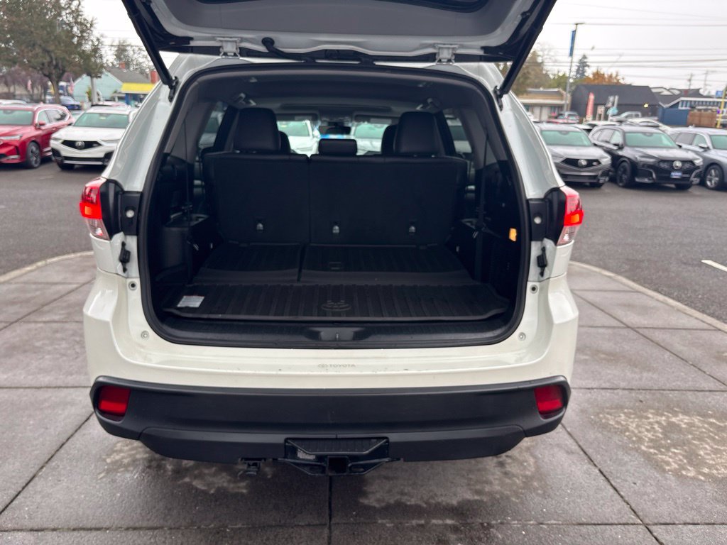 Used 2017 Toyota Highlander XLE AWD/4WD image 32