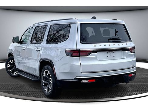 Used 2024 Jeep Wagoneer Series III AWD/4WD image 2
