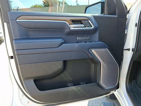 Used 2023 Chevrolet Silverado 1500 High Country w/ Technology Package AWD/4WD image 14