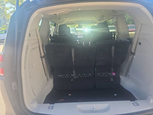 Used 2022 Chrysler Pacifica Touring-L FWD image 5