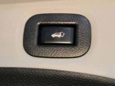 Used 2017 Nissan Rogue SV AWD/4WD image 16