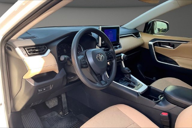 Used 2025 Toyota RAV4 XLE AWD/4WD image 12