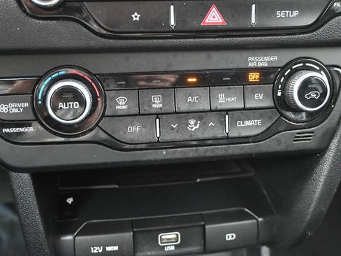 Certified 2019 Kia Niro EX w/ Cold Weather Package 2.0 image 21