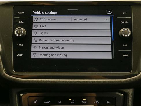 Certified 2023 Volkswagen Tiguan SE image 30