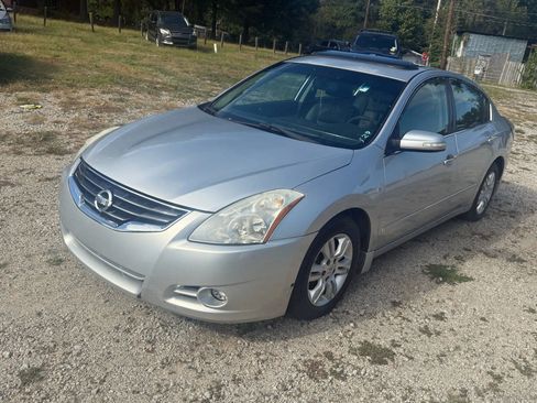 Used 2010 Nissan Altima 2.5 SL w/ SL Pkg image 3
