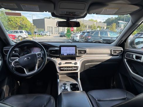 Used 2020 Ford Explorer XLT w/ Equipment Group 202A AWD/4WD image 10