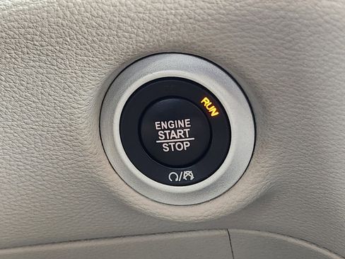 Used 2022 Chrysler Pacifica Limited image 20