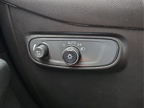 Used 2020 Chevrolet Equinox LS FWD image 13