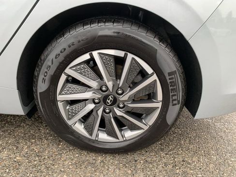 Used 2020 Hyundai Ioniq SE image 22