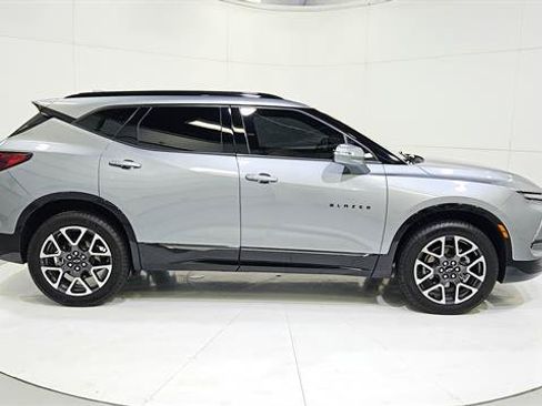 Used 2025 Chevrolet Blazer RS FWD image 9