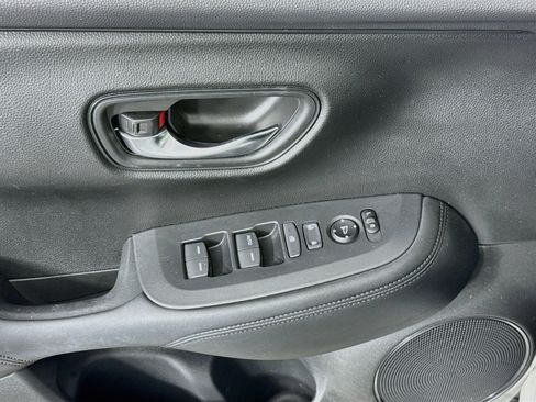 Used 2023 Honda HR-V LX image 17