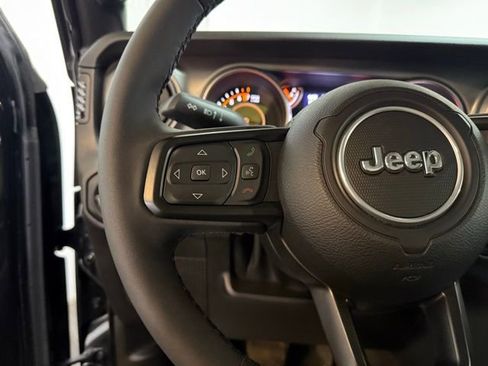Used 2023 Jeep Gladiator Sport image 39