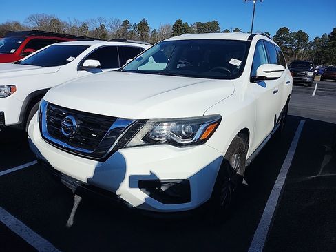 Used 2018 Nissan Pathfinder S image 2