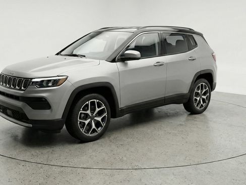 Used 2025 Jeep Compass Limited image 3