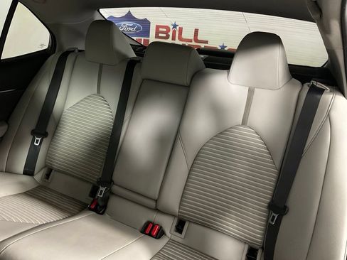 Used 2018 Toyota Camry SE w/ Moonroof Package FWD image 15