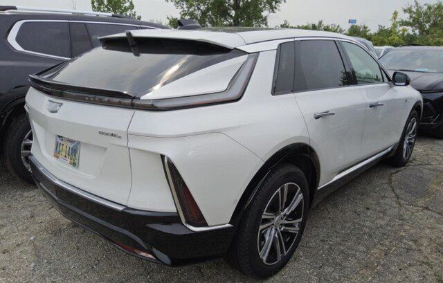 Used 2025 Cadillac Lyriq Luxury AWD/4WD image 5