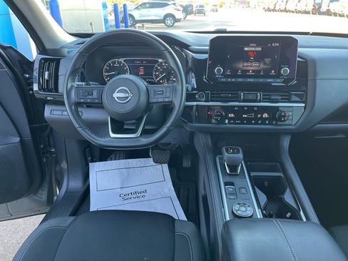 Used 2024 Nissan Pathfinder SV image 13