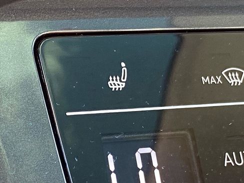 Certified 2023 Volkswagen Tiguan SE w/ Panoramic Sunroof Package image 16