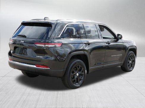 Used 2023 Jeep Grand Cherokee Limited AWD/4WD image 7