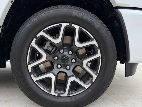 New 2026 RAM 1500 Laramie AWD/4WD image 18
