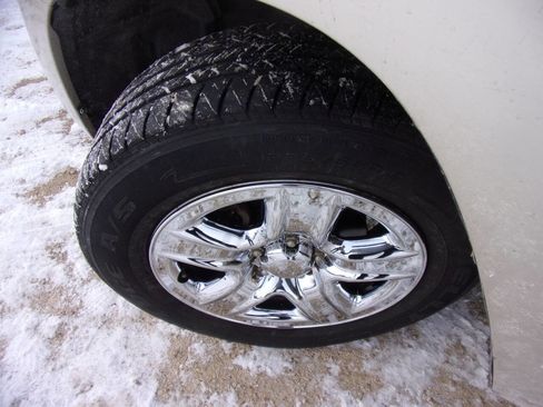 Used 2007 Toyota RAV4 4WD w/ 3rd Row image 4