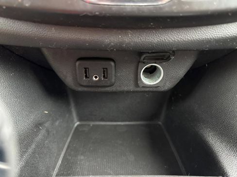 Used 2021 Chevrolet Traverse LT image 19