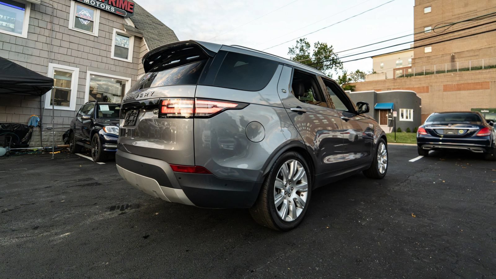Used 2020 Land Rover Discovery HSE AWD/4WD image 3