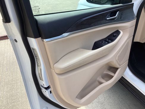 Used 2025 Jeep Grand Cherokee L Limited RWD image 17