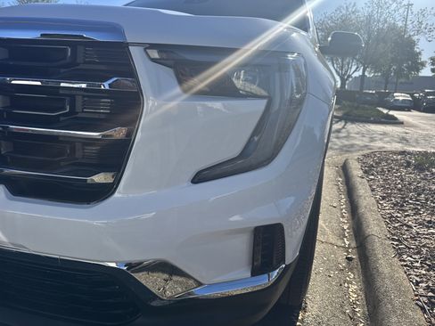 Certified 2025 GMC Acadia Elevation image 6