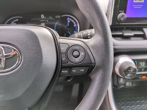 Used 2025 Toyota RAV4 XLE image 19