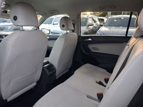 Used 2020 Volkswagen Tiguan SE FWD image 7
