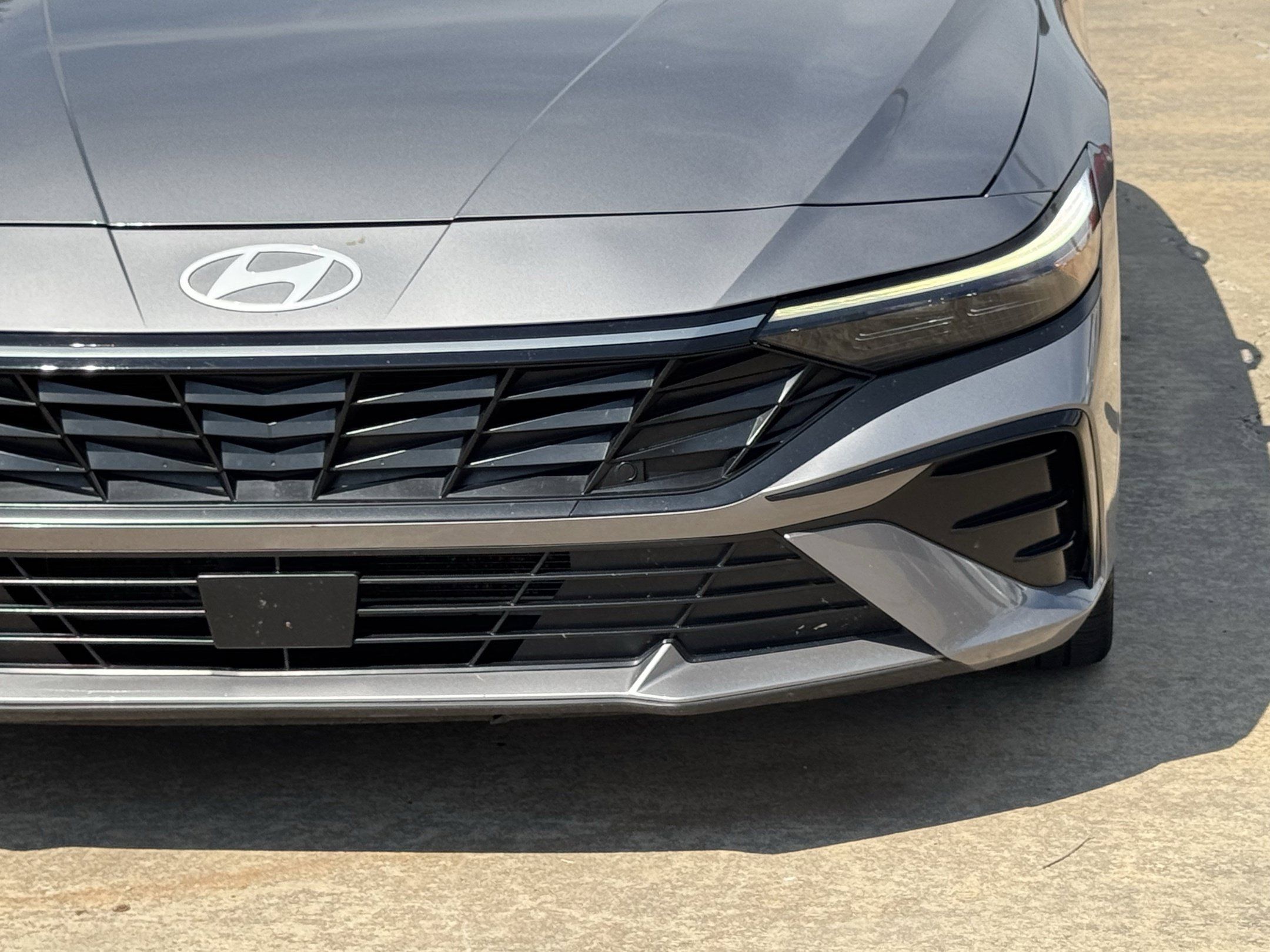 Used 2025 Hyundai Elantra Limited FWD image 11