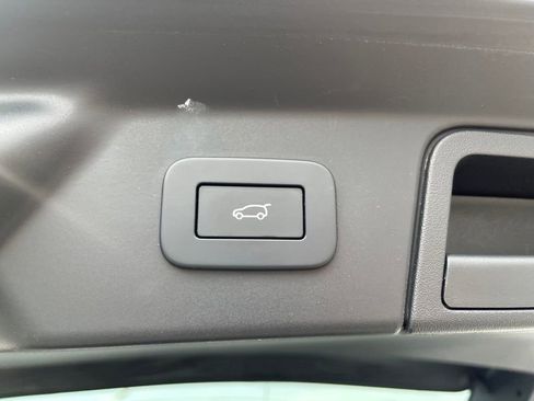 Used 2024 Land Rover Range Rover Velar S image 33