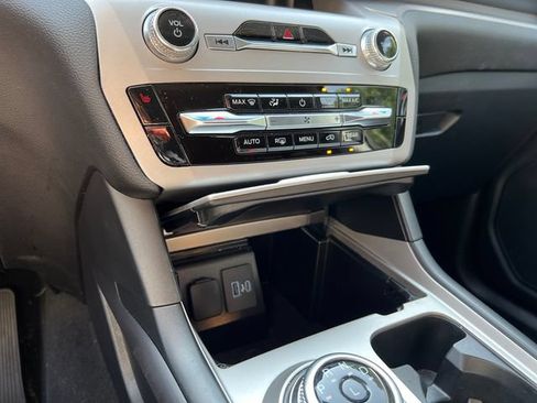 Used 2023 Ford Explorer XLT RWD image 32