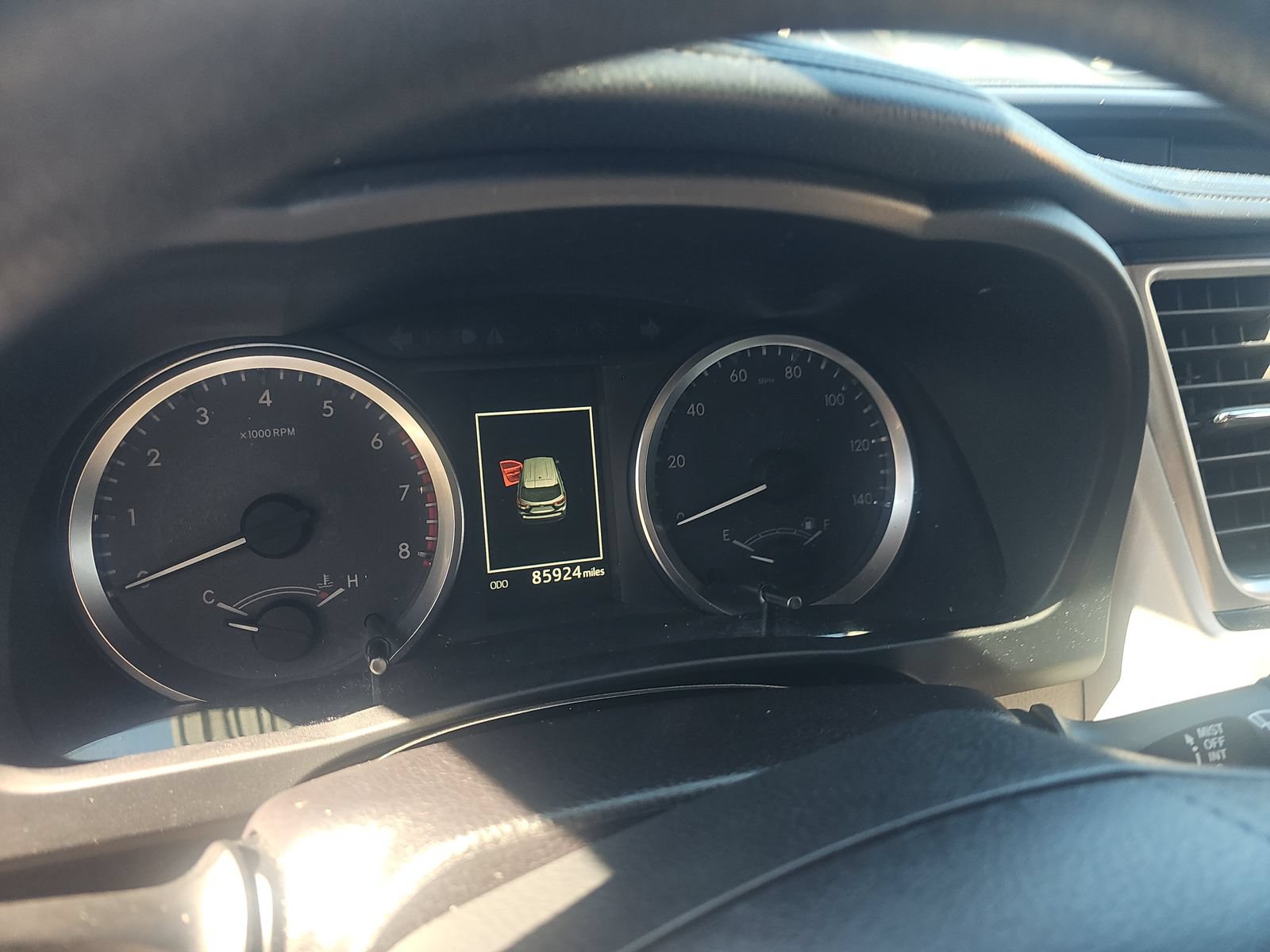 Used 2019 Toyota Highlander LE FWD image 11