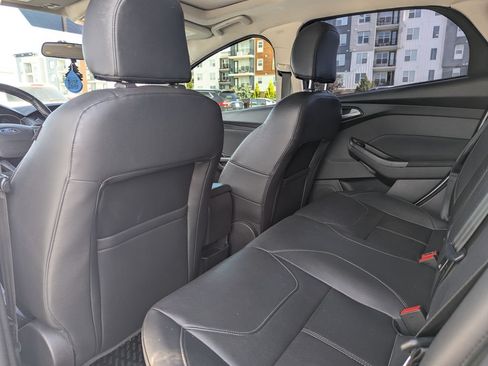 Used 2015 Ford Focus SE w/ Equipment Group 201A FWD image 29