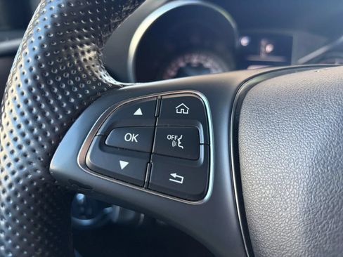 Used 2019 Mercedes-Benz GLC 300 4MATIC image 30