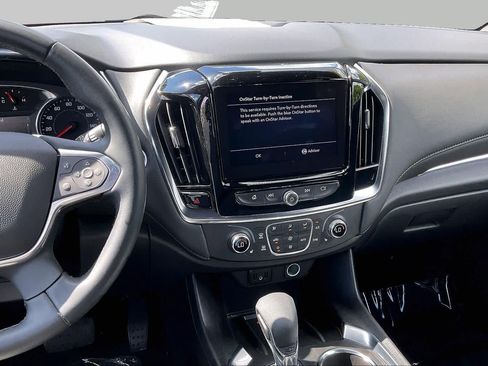 Used 2023 Chevrolet Traverse LT FWD image 7