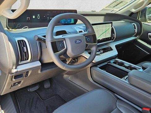 New 2026 Ford Expedition Active RWD image 3
