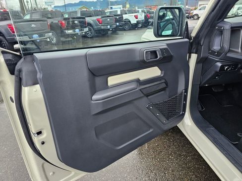 New 2025 Ford Bronco Base image 8