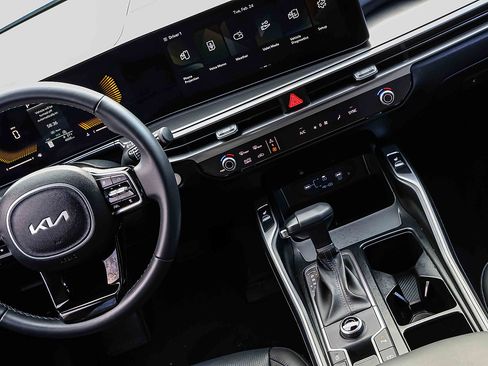 Certified 2025 Kia Sorento S image 19