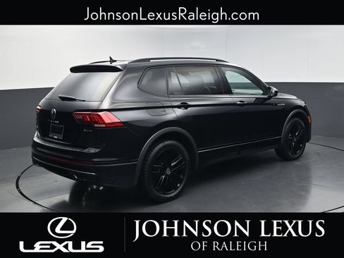 Used 2022 Volkswagen Tiguan SE R-Line AWD/4WD image 9