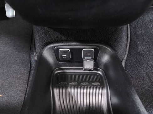 Used 2020 Chrysler Pacifica Touring-L AWD/4WD image 19