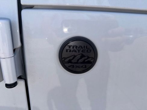 Used 2025 Jeep Gladiator Sport AWD/4WD image 10