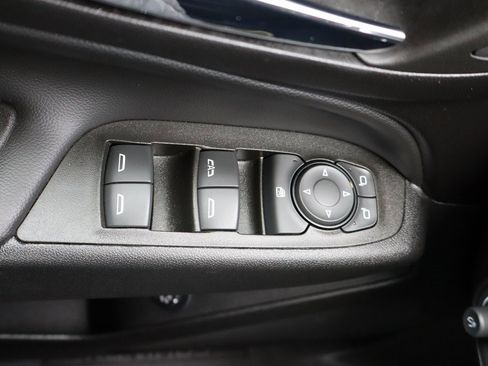 Used 2023 Chevrolet Equinox LT image 12