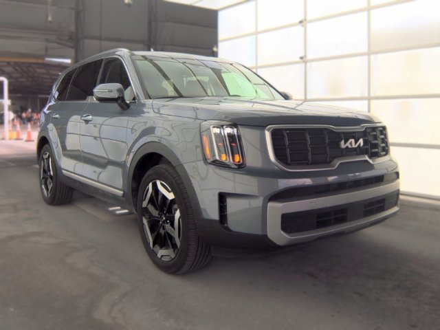Used 2025 Kia Telluride S FWD image 3