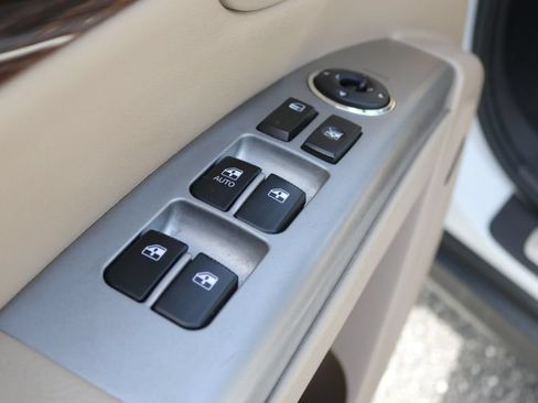 Used 2012 Hyundai Santa Fe Limited FWD image 11